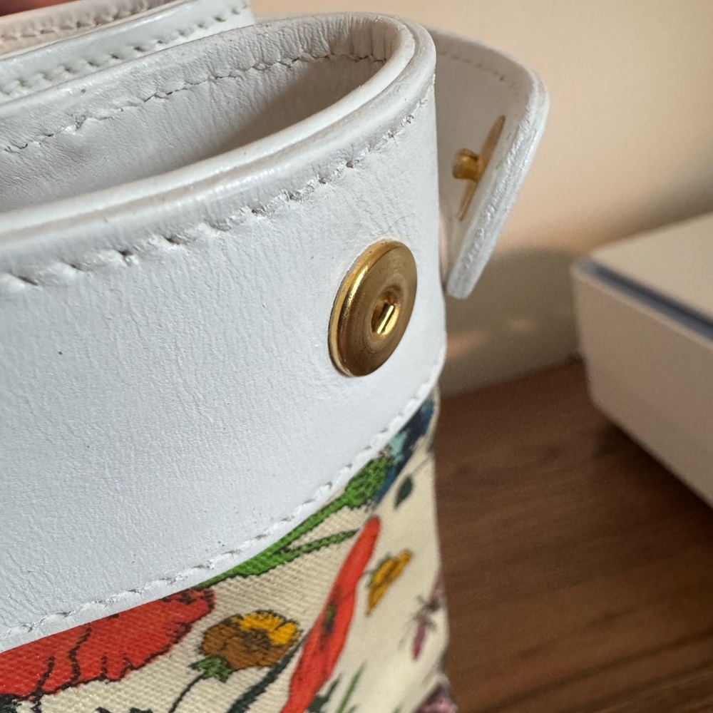 Authentic Vintage Gucci Flora Tote - Picture 10 of 11